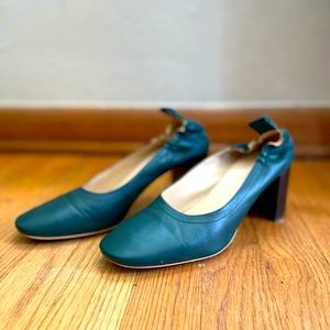 Everlane size 7 Italian Leather Day Heel in Green